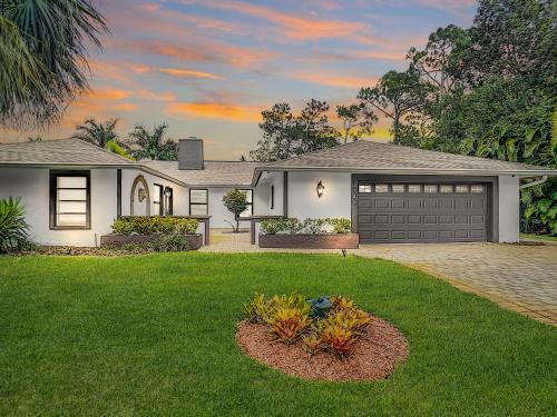 Villa Entire House* Luxurious Home,heated Pool*
