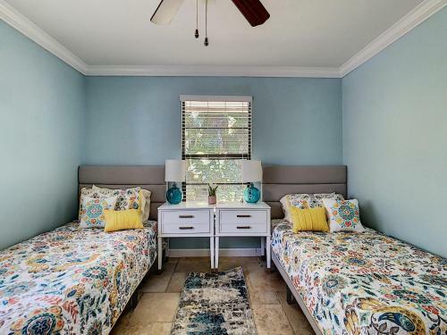 Villa Entire House* Luxurious Home,heated Pool*