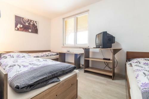 Hostal Restaurace Penzion Pod ?um�rn�kem