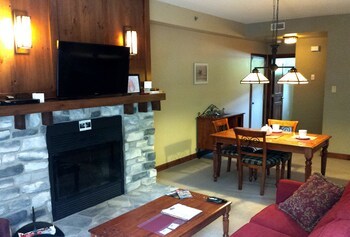 Apartamento Tremblant Les Eaux By Les Suites De La Gare