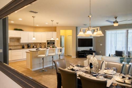 Gated Community, Private Pool And Game Room Near Disney!!!