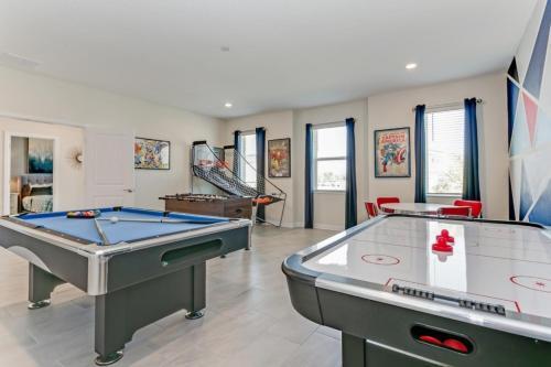 Superior 9 Bed Games Room, Pool Spa Themed Rooms! Home