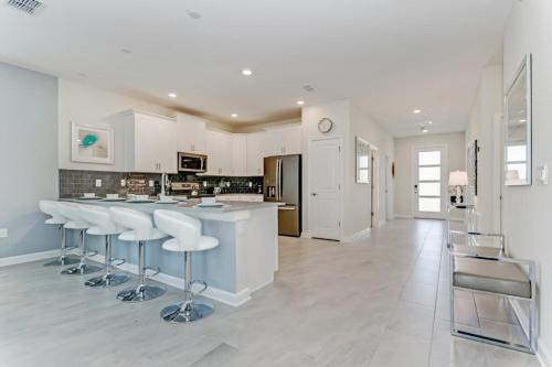 Superior 9 Bed Games Room, Pool Spa Themed Rooms! Home