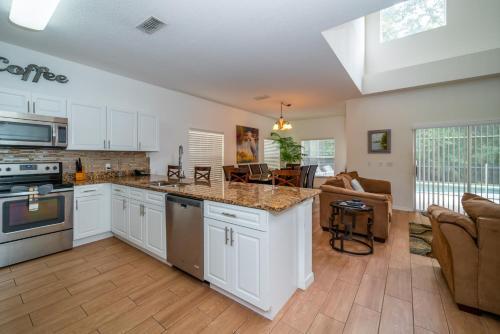 1219 Gorgeous Home W/3-master's*games Rm*themed Rm