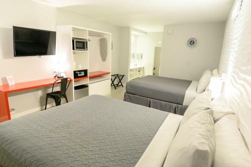 Hotel Room Near Disney 4 People
