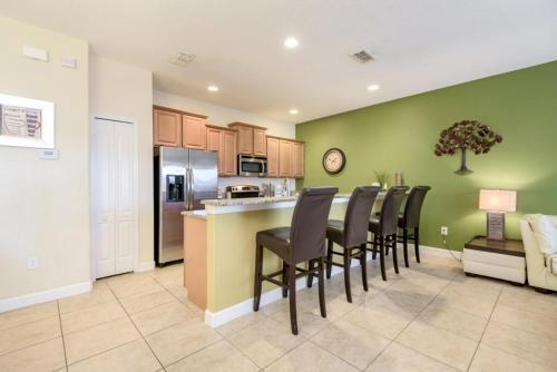 Sun Kissed 4 Bdm Townhome With Pool Townhouse