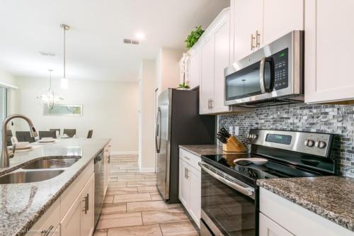 South Facing Pool - Storey Lake Townhome Townhouse