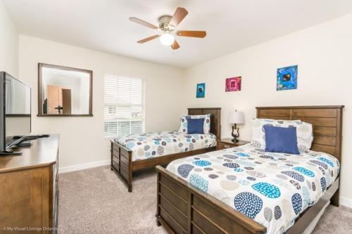 South Facing Pool - Storey Lake Townhome Townhouse