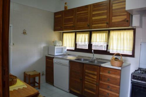 Apartamento T2 Com Piscina E Wifi A 350 Metros Da Praia