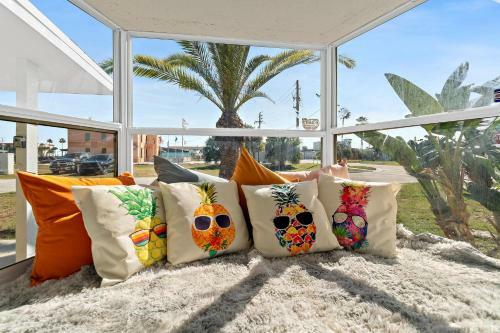Family Getaway Pool Patio Fire Pit Walk To The Beach