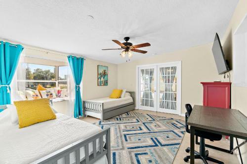 Family Getaway Pool Patio Fire Pit Walk To The Beach