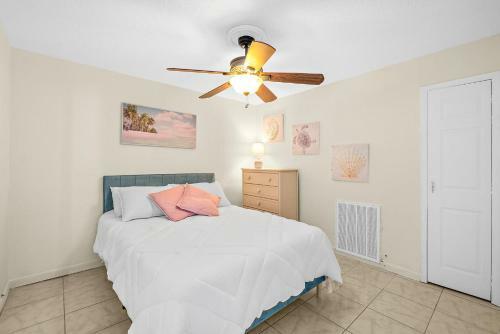 Family Getaway Pool Patio Fire Pit Walk To The Beach