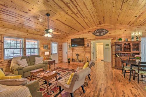 Pet-friendly Mountain Cabin With Ramp Access!