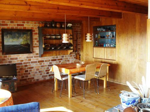 Charmantes, Ger�umiges Ferienhaus In Boddenn�he