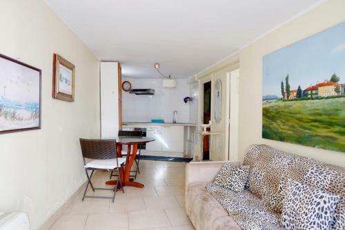 Apartamento Deluxe Flat On The Beach With Patio Garden