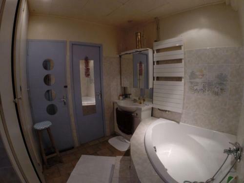 Maison de Campagne Avec Jaccuzi � Bulles