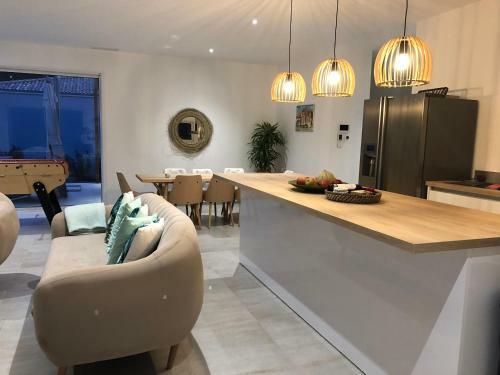 Location Villa Entre Lac Et Oc�an Avec Son Spa de Nage