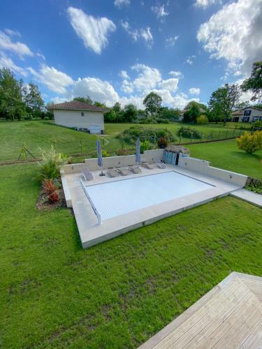 Villa Alba. Piscine Grand Jardin Hauts de Bordeaux