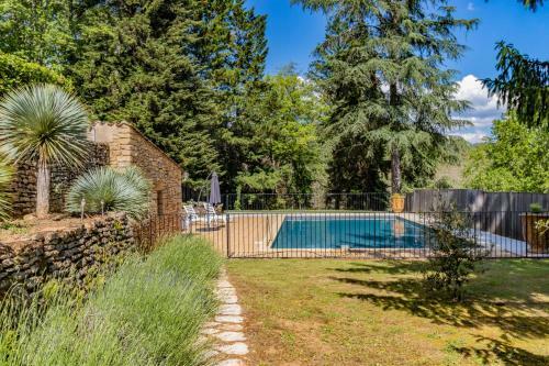 Villa Avec Piscine Sur Le Domaine D'un Ch�teau