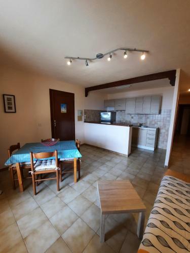 4 People Apartment 350 M From The Sea