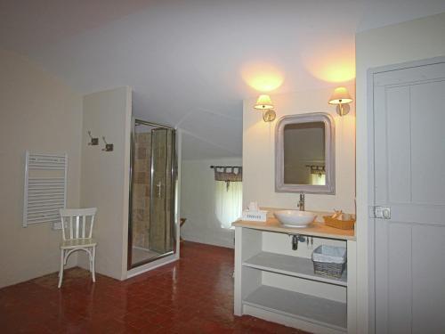 Modern Villa In Carpentras With Swimming Pool