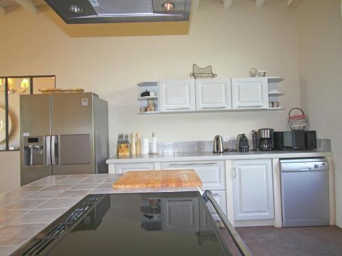 Modern Villa In Carpentras With Swimming Pool