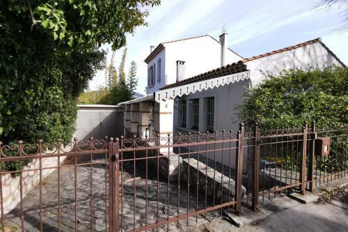 Villa Bagatelle Carqueiranne With Its Pool