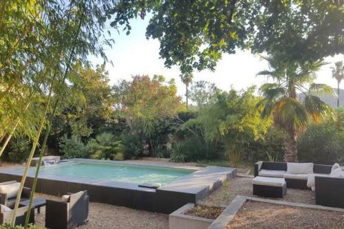 Villa Bagatelle Carqueiranne With Its Pool