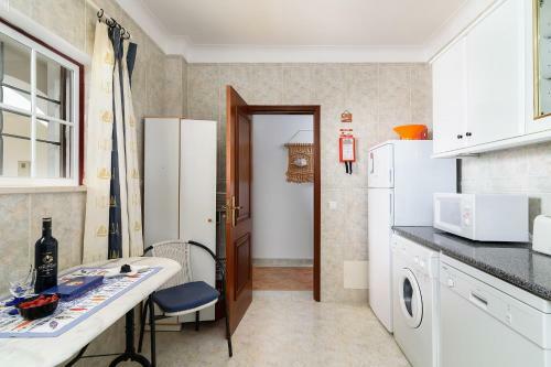 Top Floor Ocean View Apartment ? Near Beach Luz