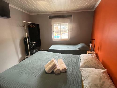 Sun House - Near Sintra - Triple Rooms - Kitchen - Pool