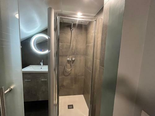 Sun House - Near Sintra - Triple Rooms - Kitchen - Pool