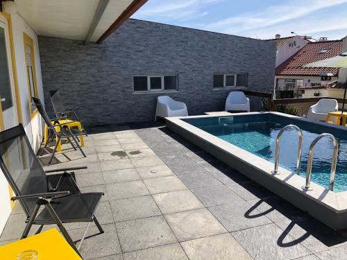 Sun House - Near Sintra - Triple Rooms - Kitchen - Pool