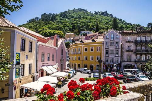 Sun House - Near Sintra - Triple Rooms - Kitchen - Pool