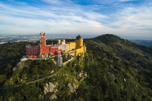 Sun House - Near Sintra - Triple Rooms - Kitchen - Pool