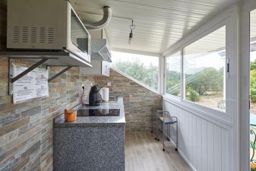 Sun House - Near Sintra - Triple Rooms - Kitchen - Pool
