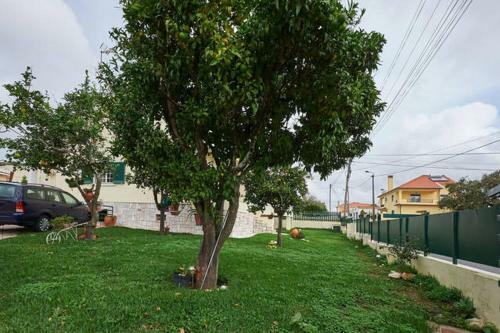 Sun House - Near Sintra - Triple Rooms - Kitchen - Pool
