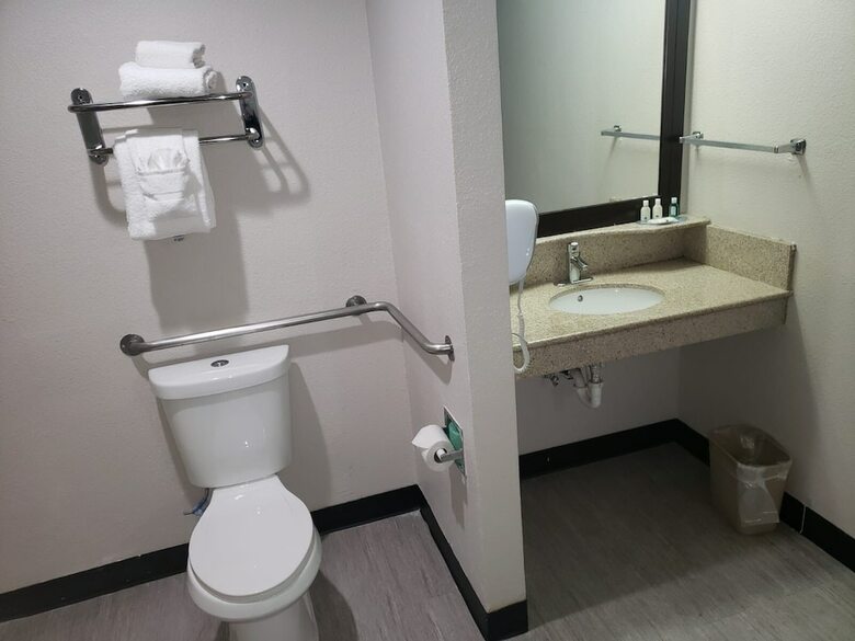 Hotel Quality Inn Airport East