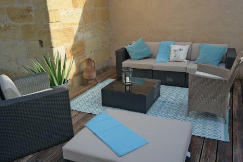Hostal Maison De Ma�tre Elegia