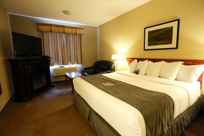 Hotel Lakeview Inn & Suites - Fort Nelson