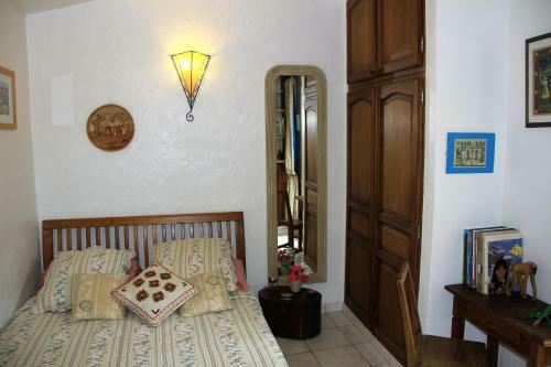 Bed & Breakfast Le Mas de La Cigale Bleue, Caumont Sur Durance