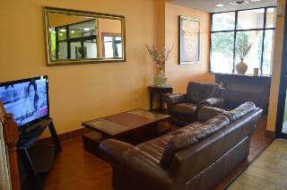 Summit Inn Hotel & Suites