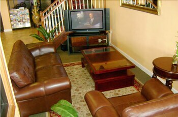 Summit Inn Hotel & Suites