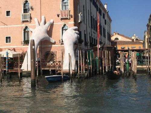 Hostal Fly To Venice Home