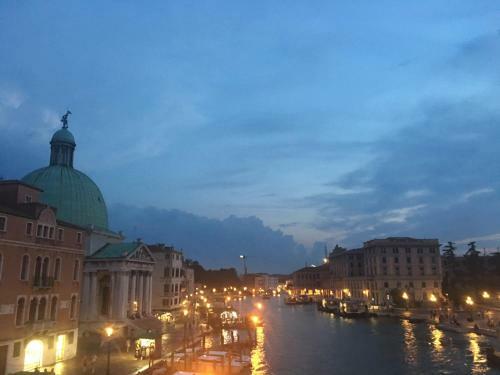 Hostal Fly To Venice Home