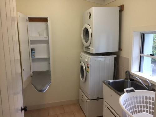 Bed & Breakfast Macdonnell House Naracoorte