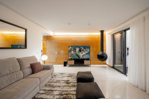 Vale Do Lobo Apartment With Private Rooftop Terrace And Jacuzzi