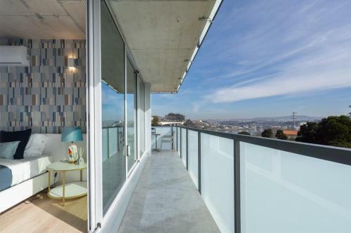 Luxurious Impressive Apartment - Balcony And Pool