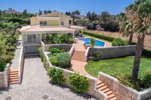 Villa Amarela