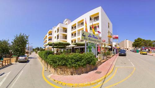 Aparthotel Hostal La Perla