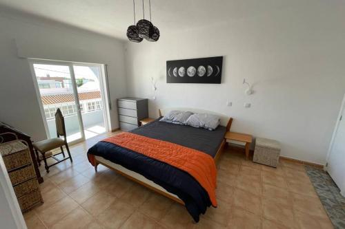 Spacious Villa. Large Rooftop. 4 Bedroom Sleeps 8